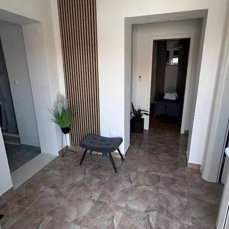 Sandra アパート